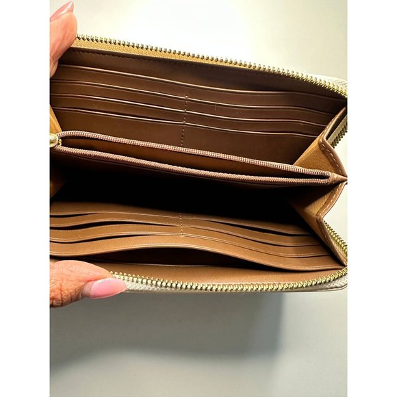 Coach Zippy Wallet - Picture 10 of 12